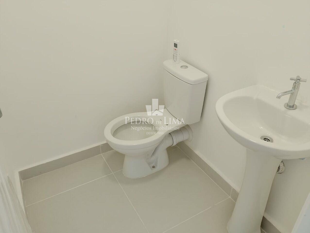 Nova Sala Comercial com 30m2 e Porcelanato na rua Padre Adelino