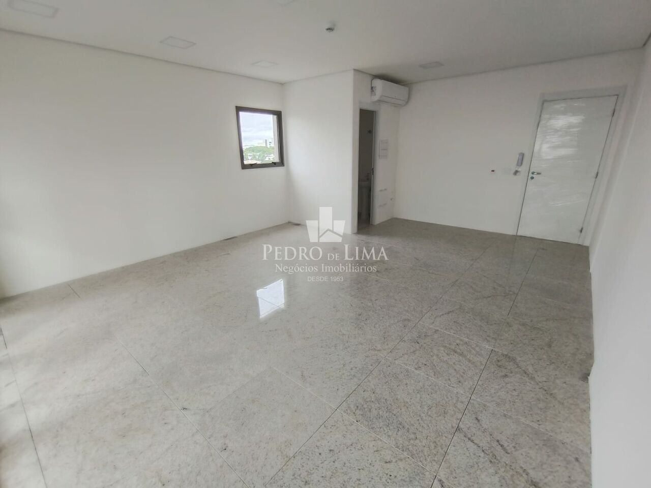 imagem do imovel Nova Sala Comercial com 30m2 e Porcelanato na rua Padre Adelino ref: TP29972