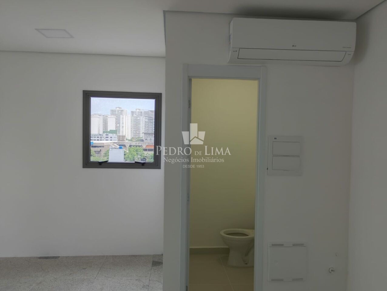 Nova Sala Comercial com 30m2 e Porcelanato na rua Padre Adelino