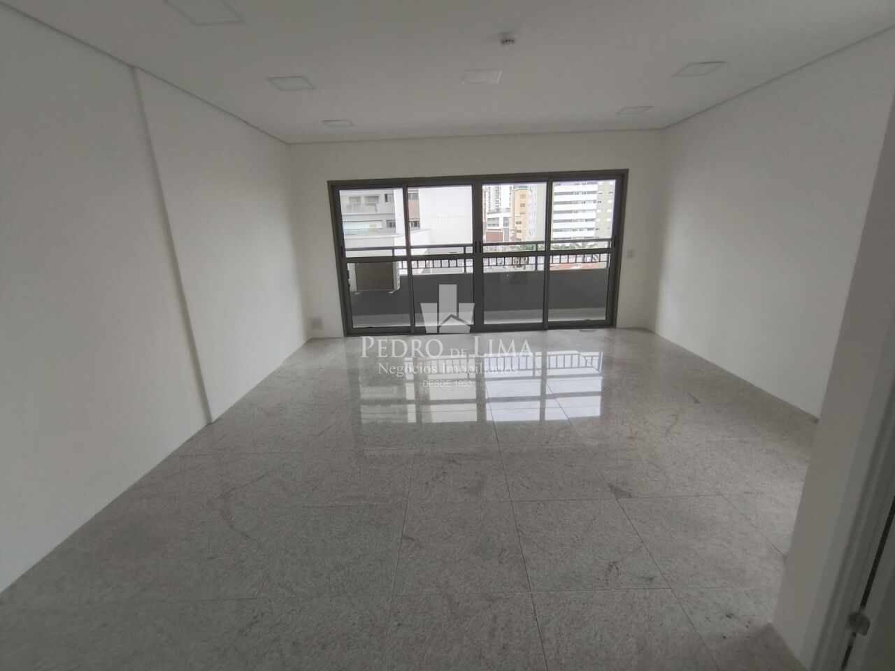 imagem do imovel Nova Sala Comercial com 30m2 e Porcelanato na rua Padre Adelino ref: TP29972