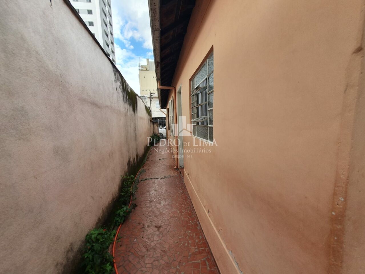 Terreno com casa térrea antiga no Tatuapé, Ideal para reformar ou construir.