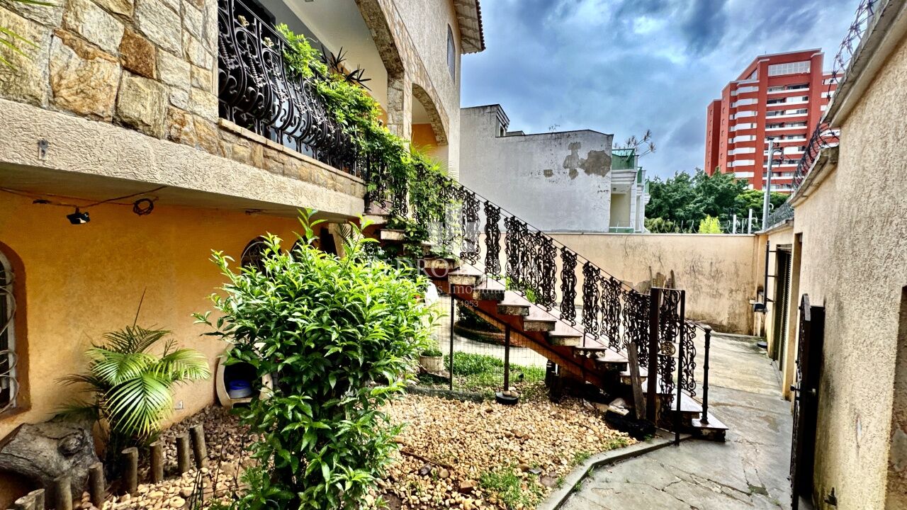 Sobrado frontal, 3 dormitórios, 3 suítes, 6 vagas, Jardim Textil