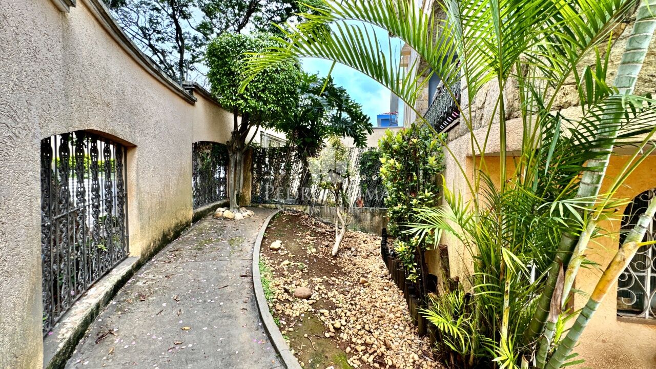 Sobrado frontal, 3 dormitórios, 3 suítes, 6 vagas, Jardim Textil