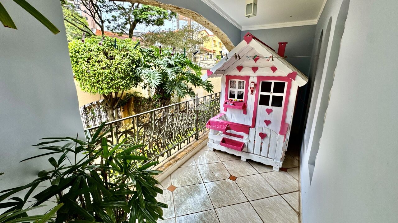 Sobrado frontal, 3 dormitórios, 3 suítes, 6 vagas, Jardim Textil