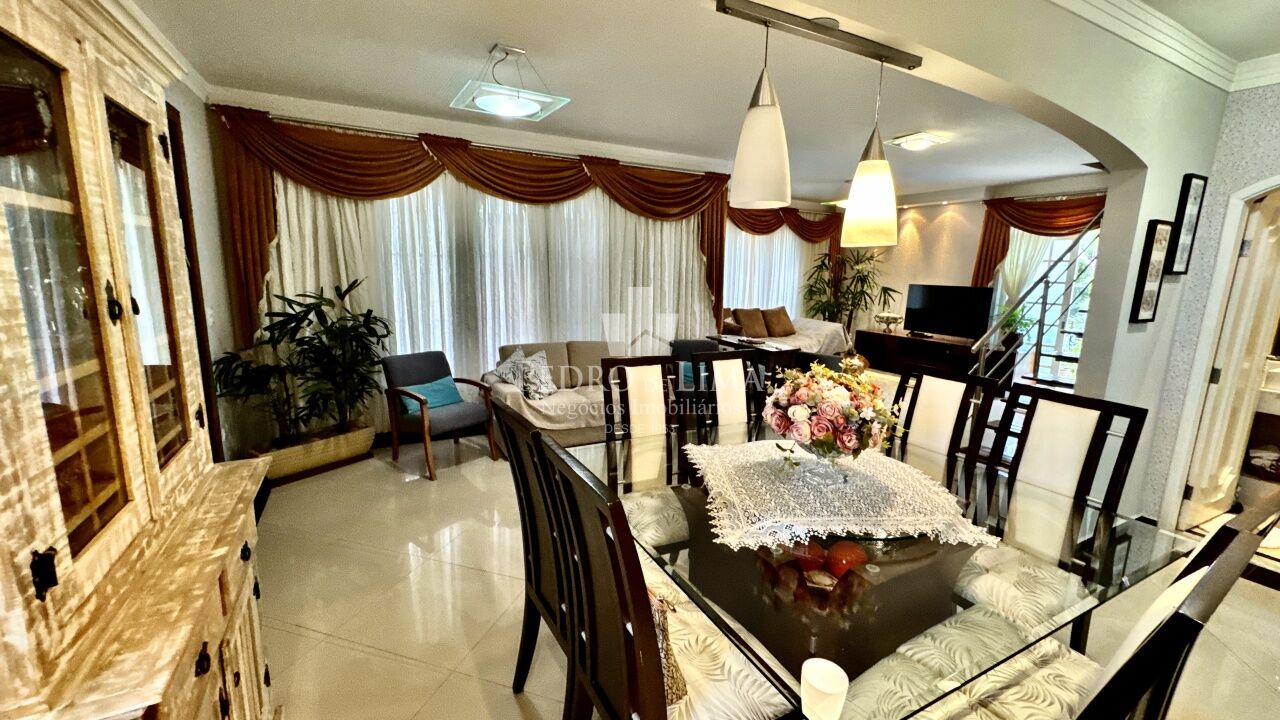 Sobrado frontal, 3 dormitórios, 3 suítes, 6 vagas, Jardim Textil