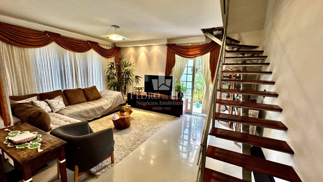 Sobrado frontal, 3 dormitórios, 3 suítes, 6 vagas, Jardim Textil