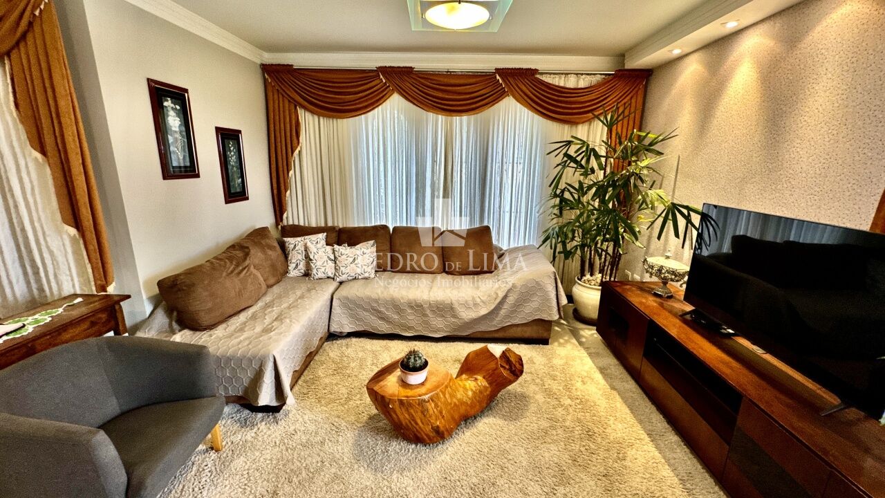Sobrado frontal, 3 dormitórios, 3 suítes, 6 vagas, Jardim Textil