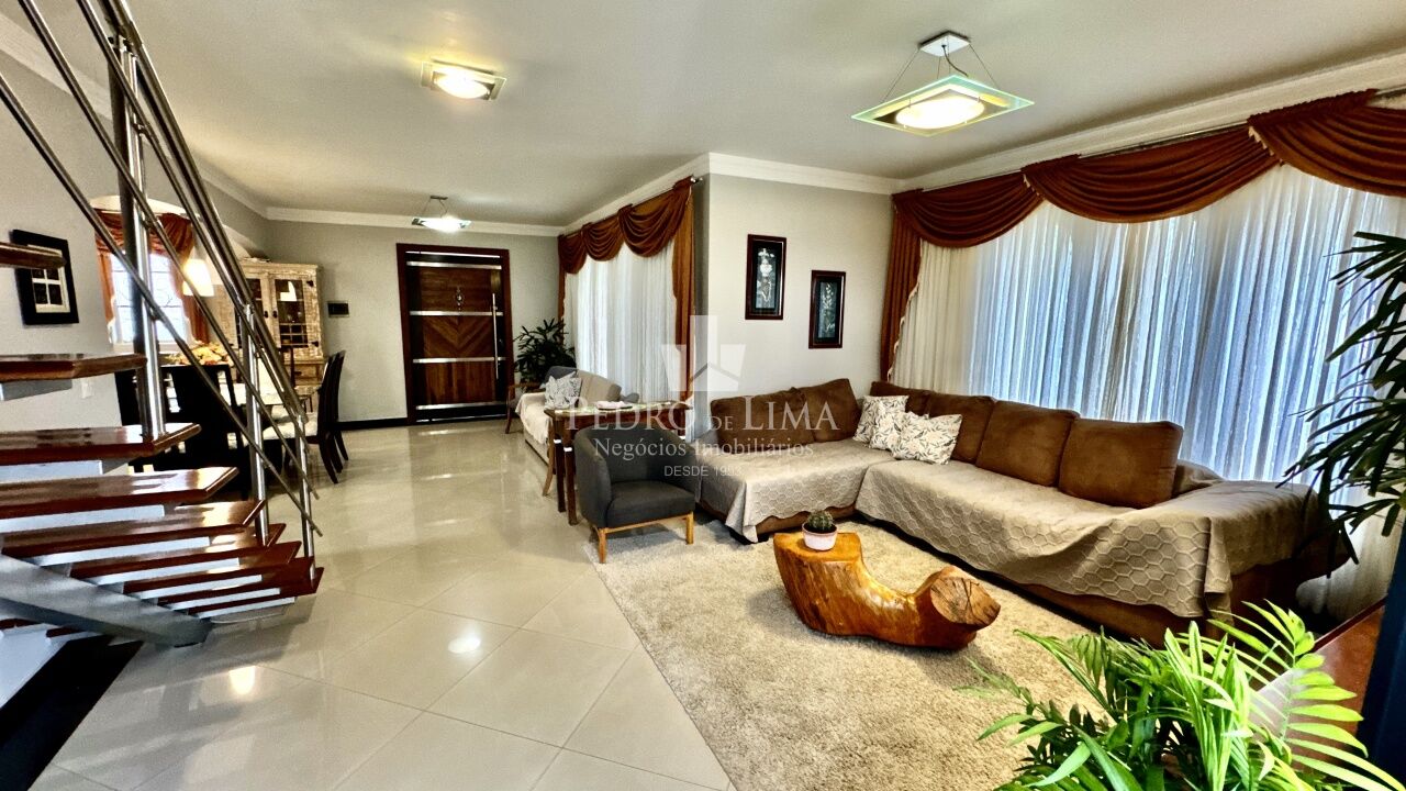 Sobrado frontal, 3 dormitórios, 3 suítes, 6 vagas, Jardim Textil