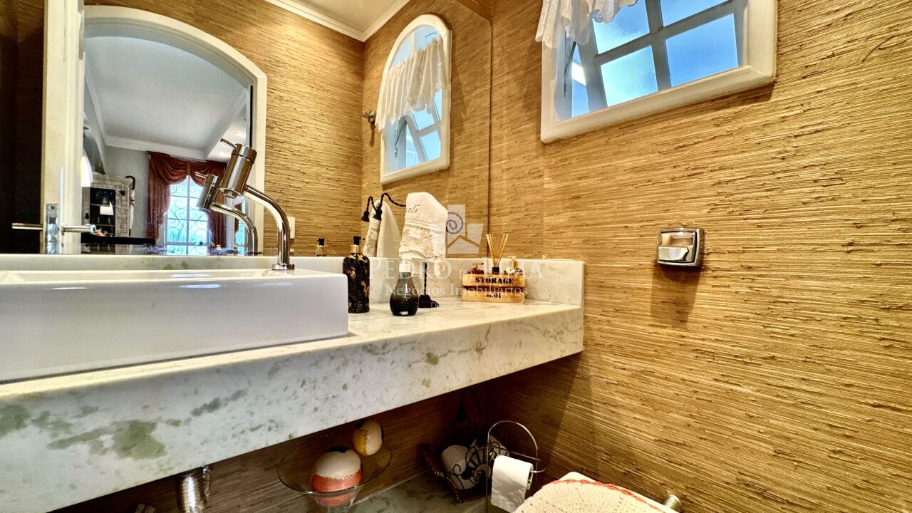 Sobrado frontal, 3 dormitórios, 3 suítes, 6 vagas, Jardim Textil