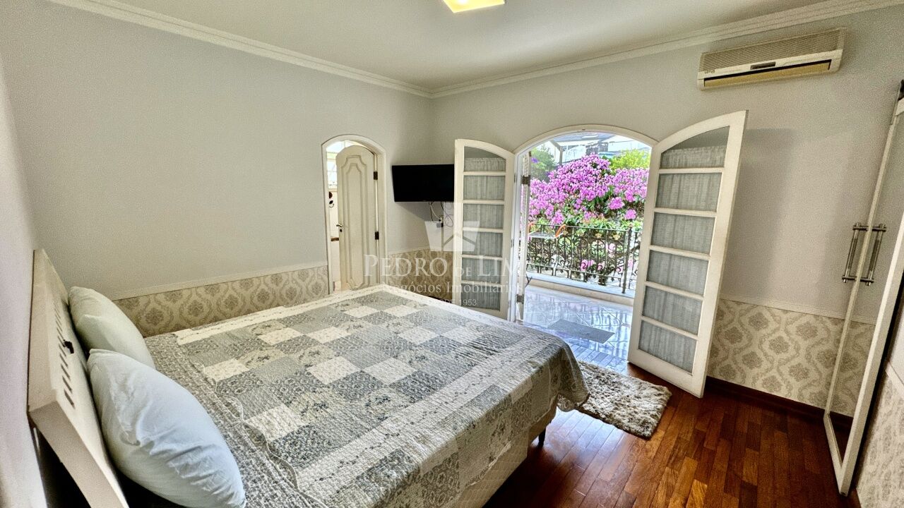 Sobrado frontal, 3 dormitórios, 3 suítes, 6 vagas, Jardim Textil