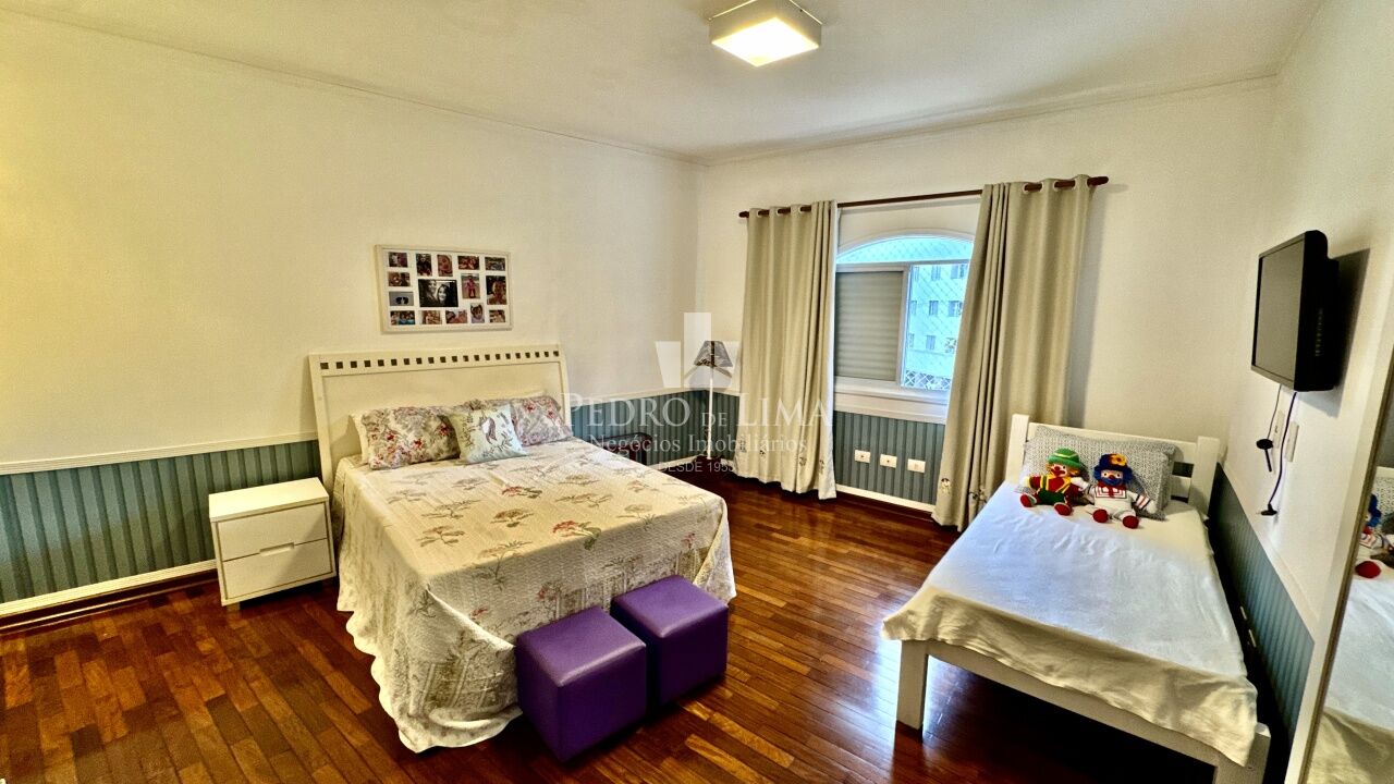 Sobrado frontal, 3 dormitórios, 3 suítes, 6 vagas, Jardim Textil