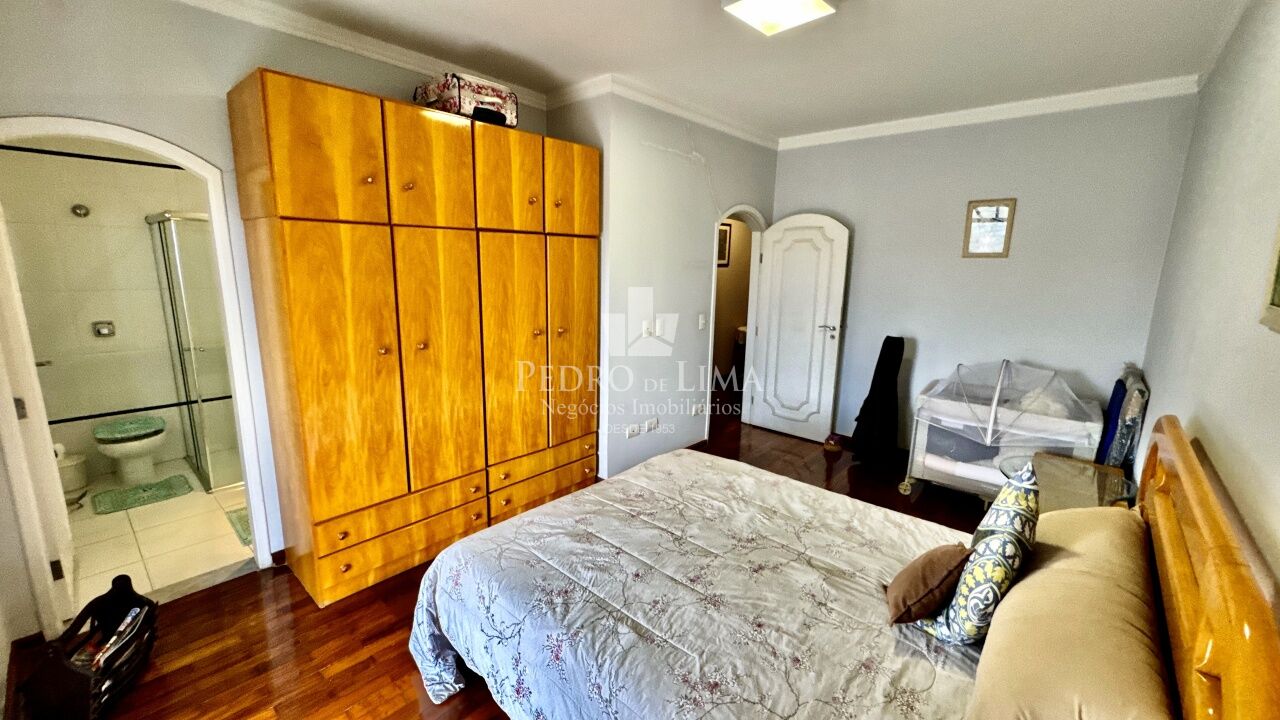Sobrado frontal, 3 dormitórios, 3 suítes, 6 vagas, Jardim Textil