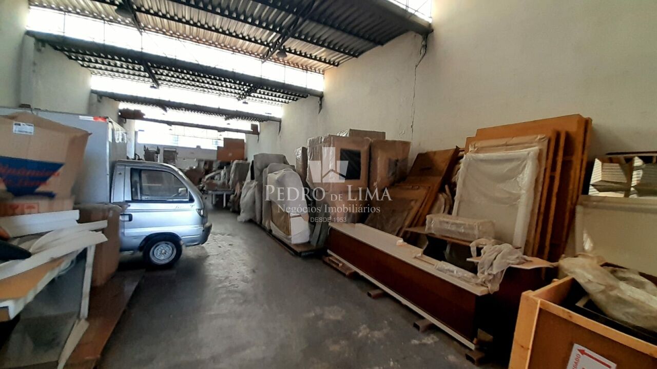 Galpão à venda ou locação  na Vila Carrão - 575 m²