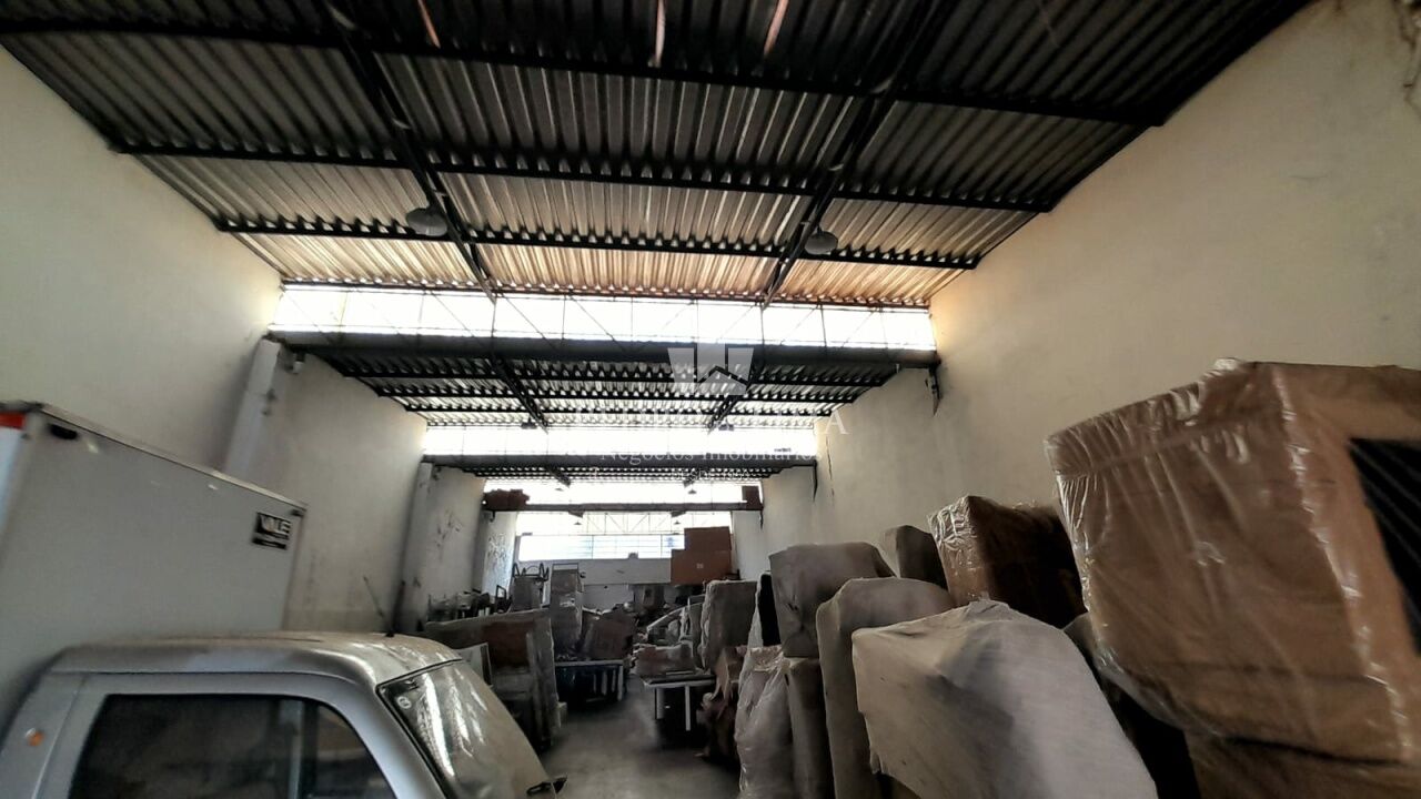 Galpão à venda ou locação  na Vila Carrão - 575 m²