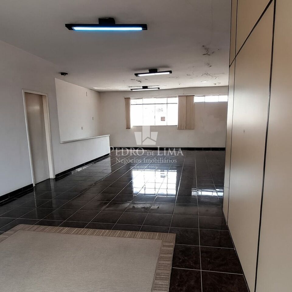 Galpão à venda ou locação  na Vila Carrão - 575 m²