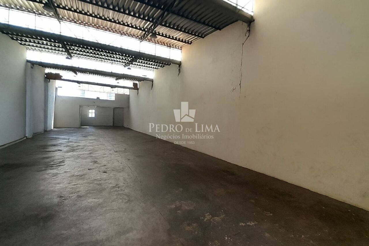 Galpão à venda ou locação  na Vila Carrão - 575 m²