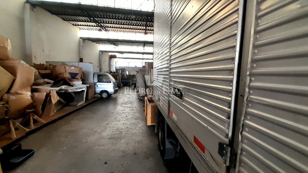 Galpão à venda ou locação  na Vila Carrão - 575 m²