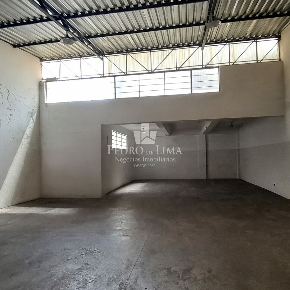 Galpão à venda ou locação  na Vila Carrão - 575 m²