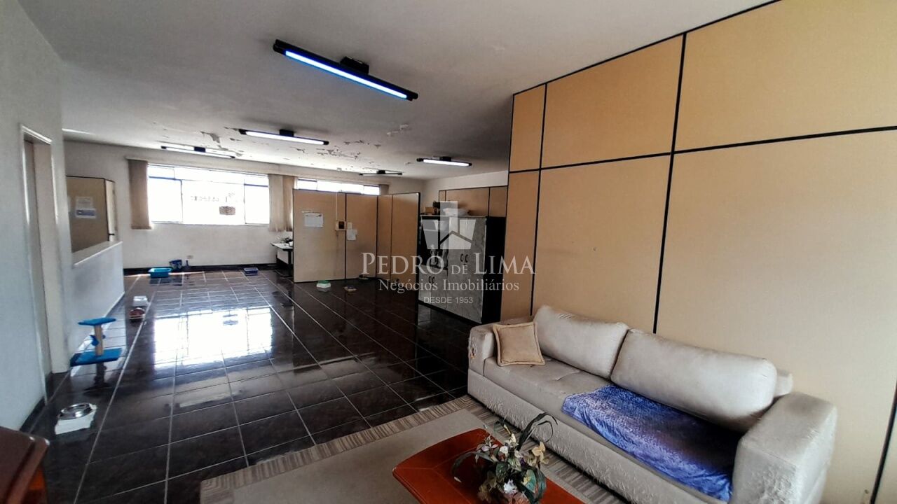 Galpão à venda ou locação  na Vila Carrão - 575 m²