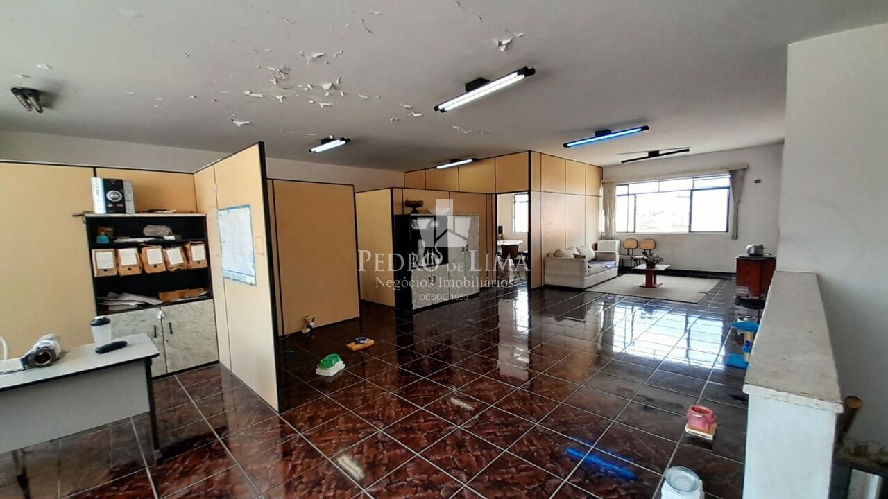Galpão à venda ou locação  na Vila Carrão - 575 m²