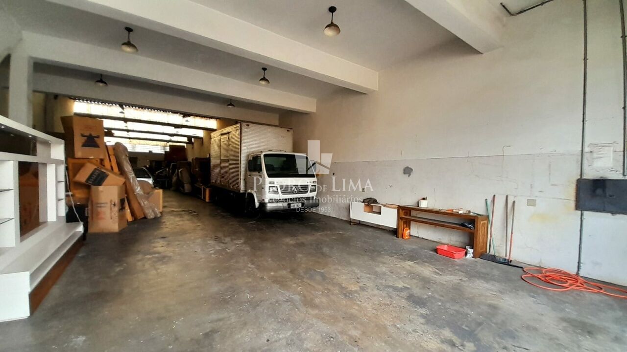 Galpão à venda ou locação  na Vila Carrão - 575 m²