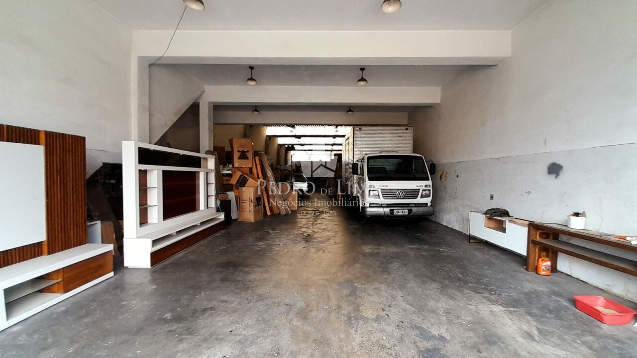 Galpão à venda ou locação  na Vila Carrão - 575 m²