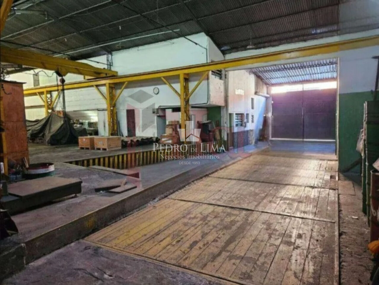 Galpão Parque São Jorge AC 1720mts , vaga 20 autos .