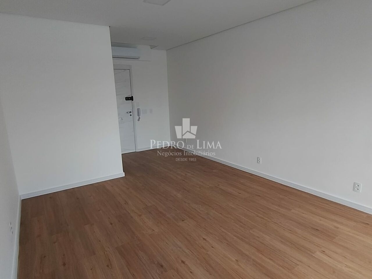 imagem do imovel Sala Comercial com 30m2 mais Sacada a uma distância de 150 metros do Metrô Belém ref: TP30005