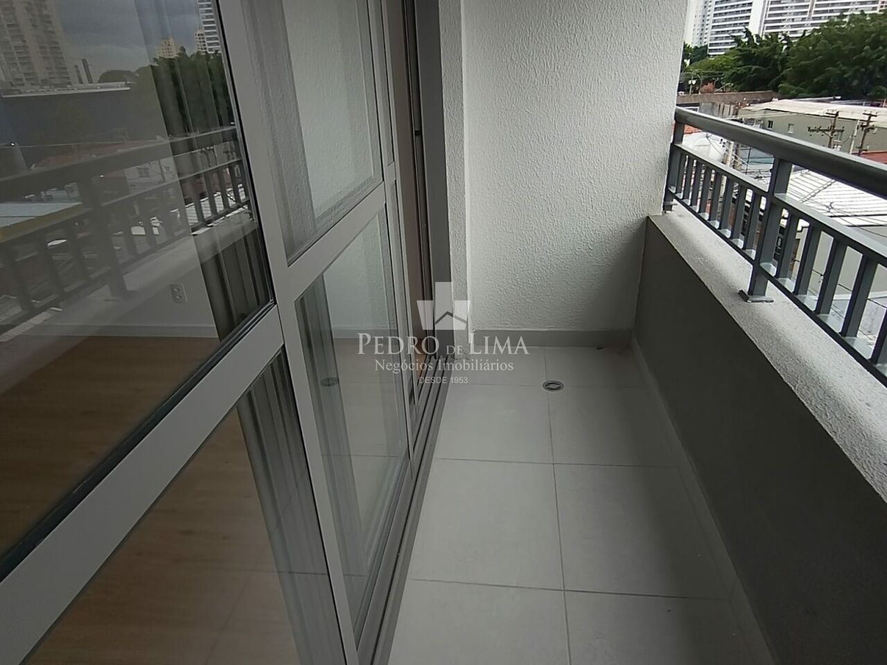 Sala Comercial com 30m2 mais Sacada a uma distância de 150 metros do Metrô Belém