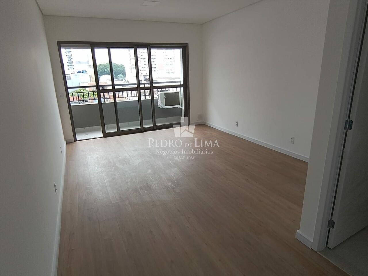 imagem do imovel Sala Comercial com 30m2 mais Sacada a uma distância de 150 metros do Metrô Belém ref: TP30005