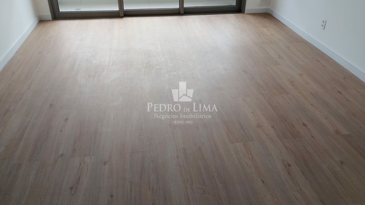 Sala Comercial com 30m2 mais Sacada a uma distância de 150 metros do Metrô Belém