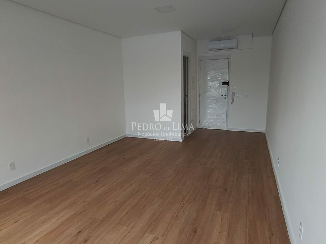 imagem do imovel Sala Comercial com 30m2 mais Sacada a uma distância de 150 metros do Metrô Belém ref: TP30005