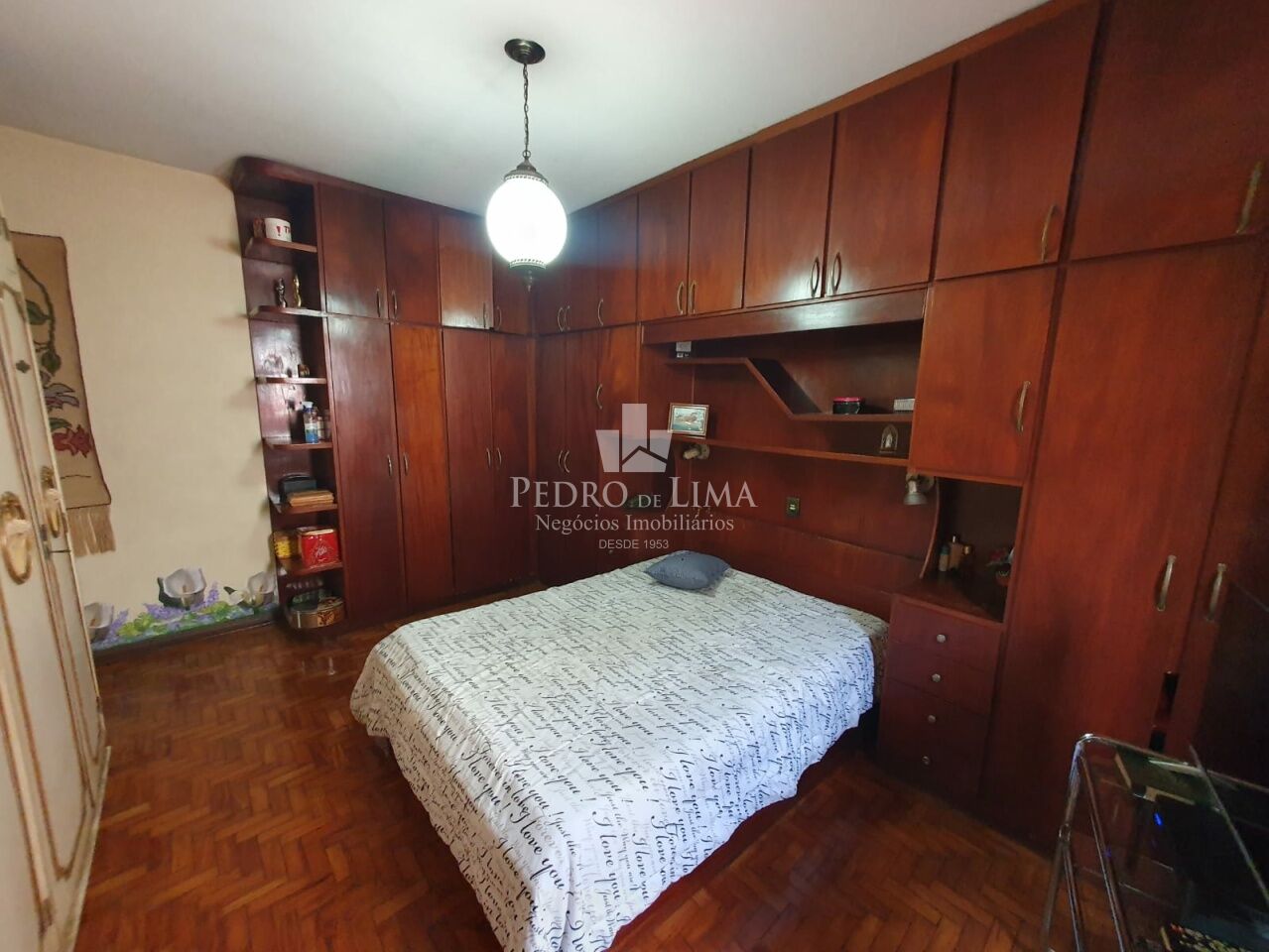 Sobrado bem localizado na região da Mooca, com 210m2, 3 quartos, 3 salas, 4 vagas.