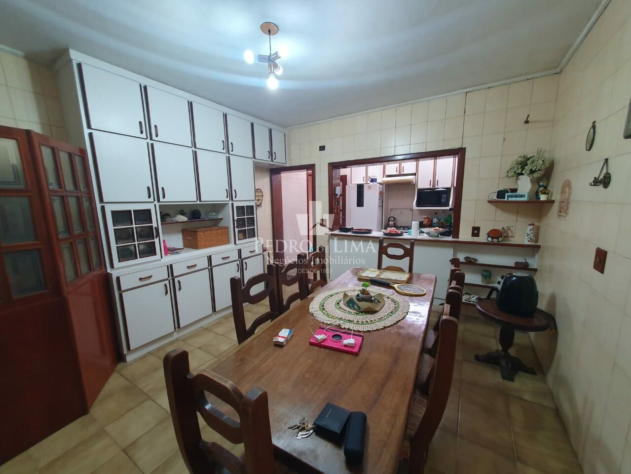 Sobrado bem localizado na região da Mooca, com 210m2, 3 quartos, 3 salas, 4 vagas.