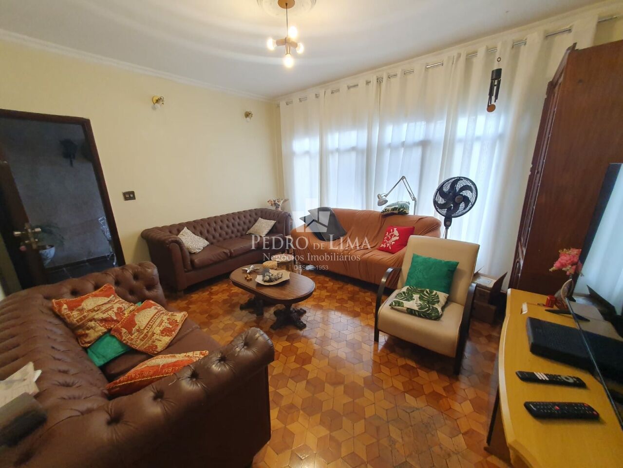 imagem do imovel Sobrado bem localizado na região da Mooca, com 210m2, 3 quartos, 3 salas, 4 vagas. ref: TP30011