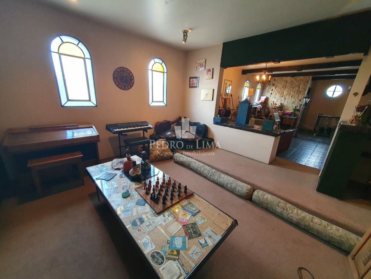 Sobrado bem localizado na região da Mooca, com 210m2, 3 quartos, 3 salas, 4 vagas.
