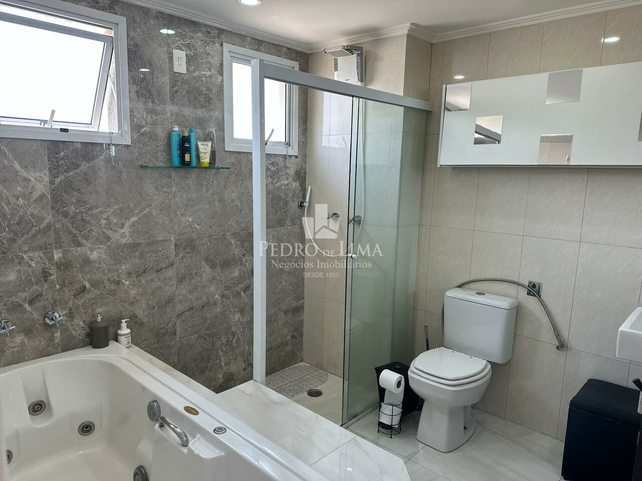 Apartamento na Vila Formosa, 110m2, 2 suítes, varanda gourmet, 2 vagasde garagem.