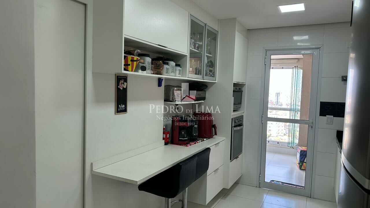 Apartamento na Vila Formosa, 110m2, 2 suítes, varanda gourmet, 2 vagasde garagem.