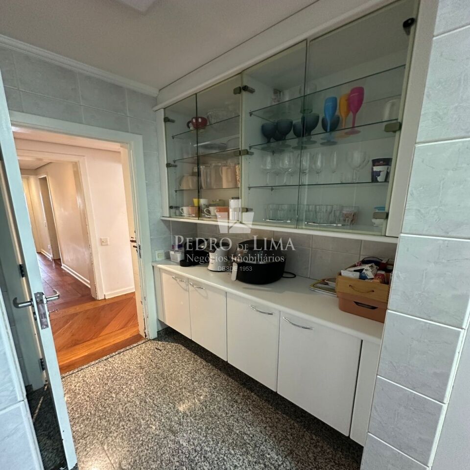 Apartamento 3 quartos, 2 vagas no Anália Franco. Condomínio Firenze & Venezia.