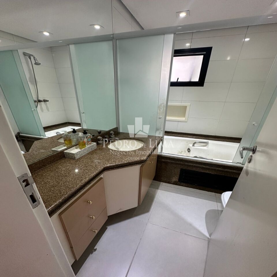 Apartamento 3 quartos, 2 vagas no Anália Franco. Condomínio Firenze & Venezia.