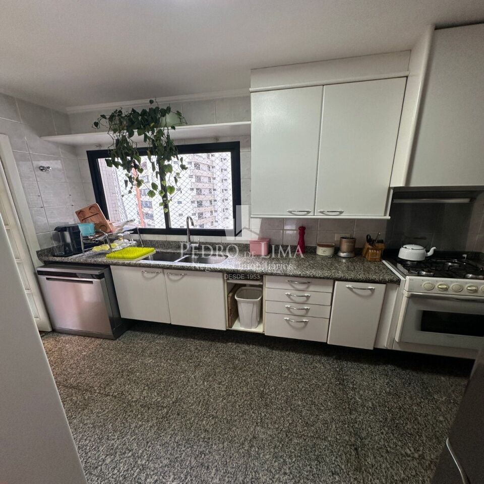 Apartamento 3 quartos, 2 vagas no Anália Franco. Condomínio Firenze & Venezia.