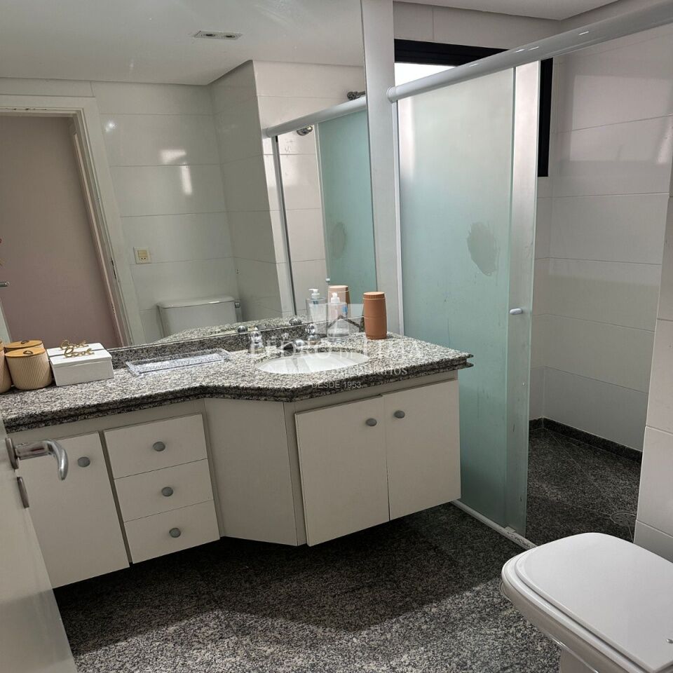 Apartamento 3 quartos, 2 vagas no Anália Franco. Condomínio Firenze & Venezia.