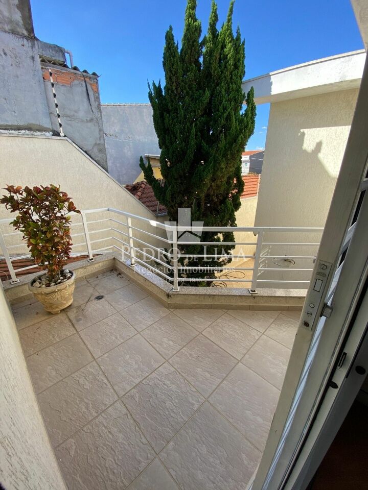 Sobrada com 4 quartos sendo 2 suites, 5 banheiros 3 vagas de garagem  na Agua Rasa