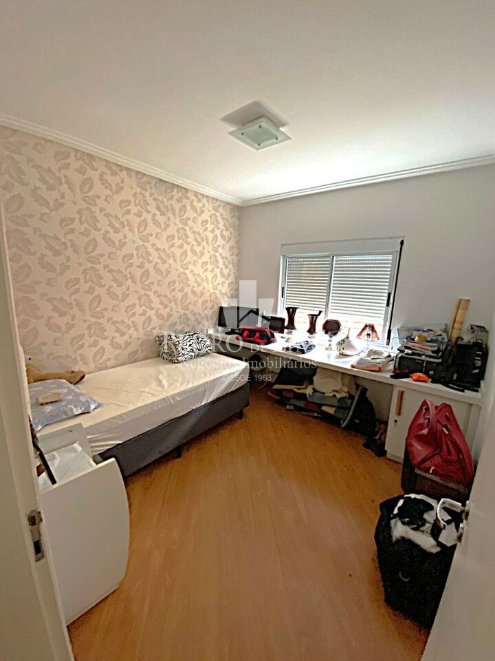 Sobrada com 4 quartos sendo 2 suites, 5 banheiros 3 vagas de garagem  na Agua Rasa