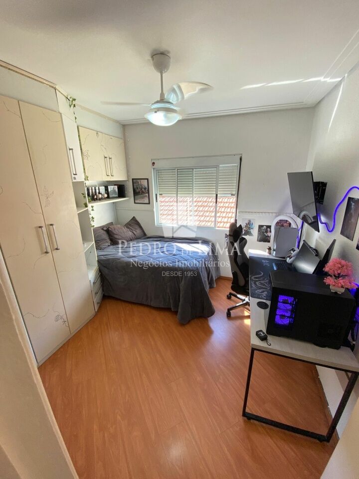 Sobrada com 4 quartos sendo 2 suites, 5 banheiros 3 vagas de garagem  na Agua Rasa