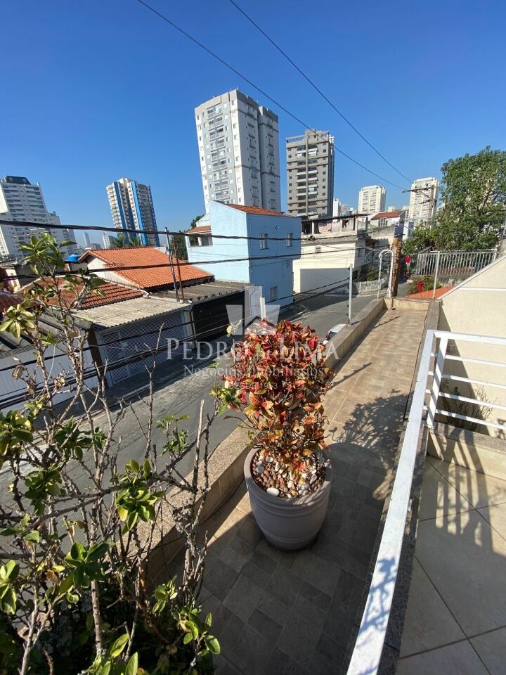 Sobrada com 4 quartos sendo 2 suites, 5 banheiros 3 vagas de garagem  na Agua Rasa