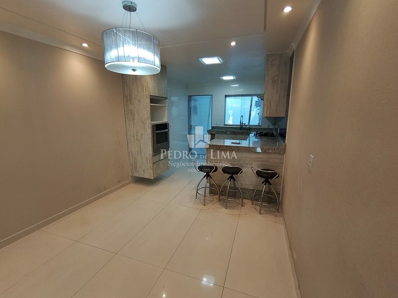 Sobrado de 200m2 ,3 Dormitórios com Ar-Condicionado e 3 Vagas de Garagem no Tatuapé 