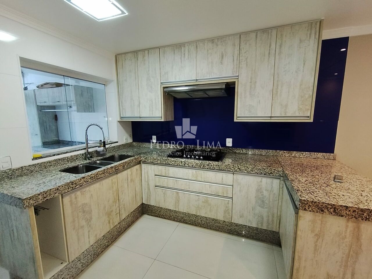 Sobrado de 200m2 ,3 Dormitórios com Ar-Condicionado e 3 Vagas de Garagem no Tatuapé 