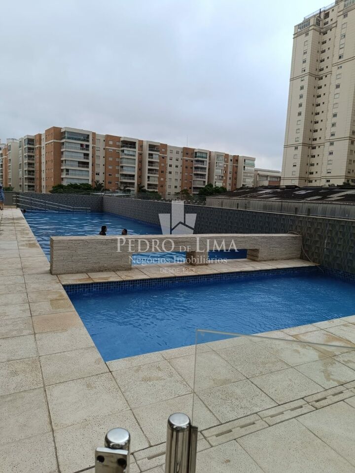 Apartamento de 80 m² com 3 dormitorios e 2 vagas.