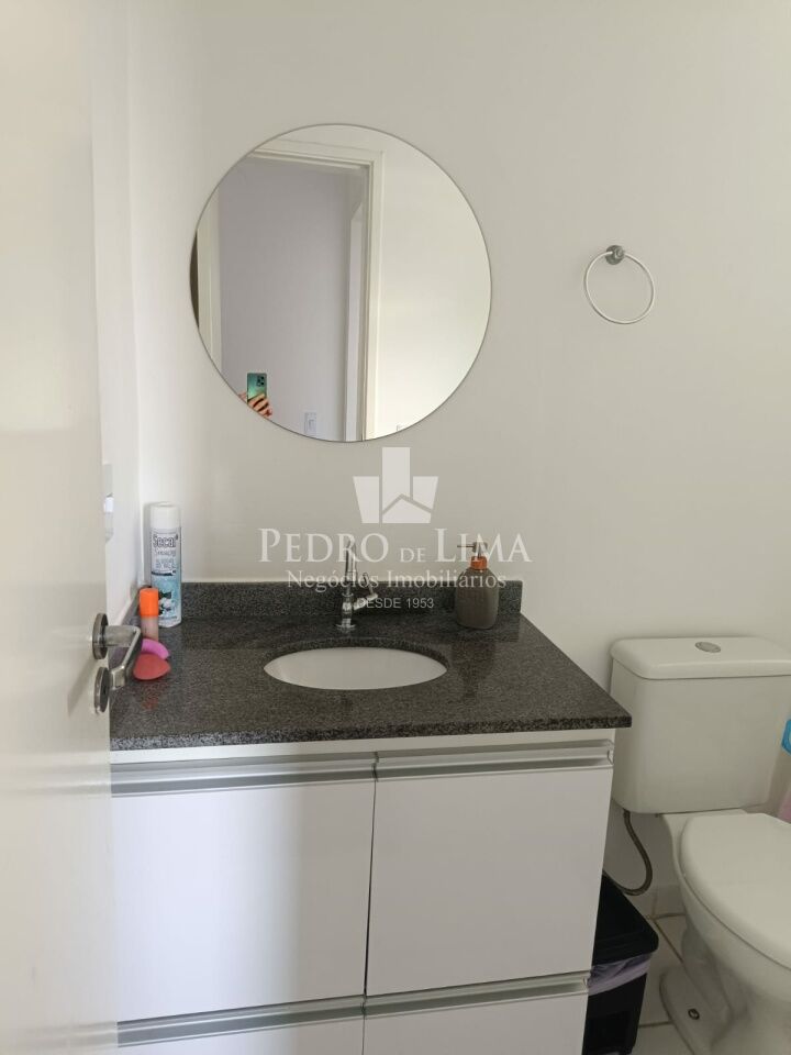 Apartamento de 80 m² com 3 dormitorios e 2 vagas.
